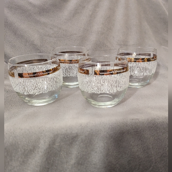 Set Of 4 Vintage Roly Poly Glasses With Raised Glass Texture and Gold Trim - Picture 4 of 7